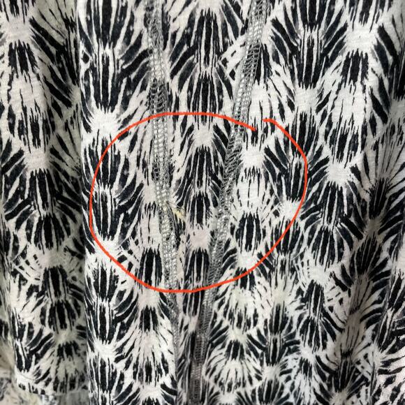 Free People We the Free Women's Cold Shoulder Top Linen Geometric Blend Small - Picture 9 of 9